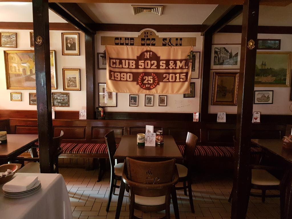 Club Haus 502 Couette-café Kalocsa